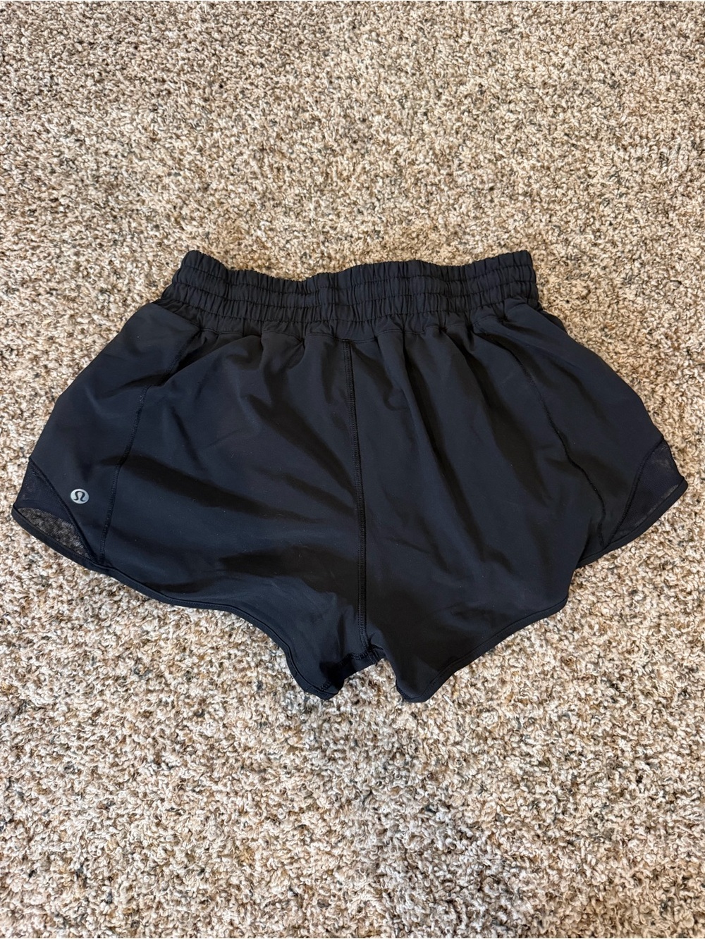 Lululemon W’s Hotty Hot High-Rise Lined Shorts 2.5”, size 6 like NEW
